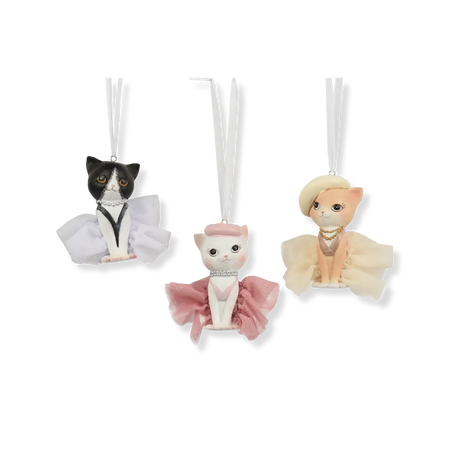 Седящи котета с тюлени поли и колиета. Ръчно изработени декоративни фигури за окачване от полирезин с размер 9 сантиметра. Три вида - черно, оранжево и бяло коте.